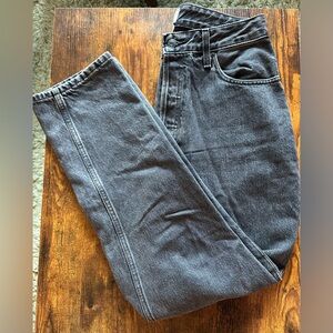 Everlane Women’s Curvy 90s Cheeky Straight Jeans in Black